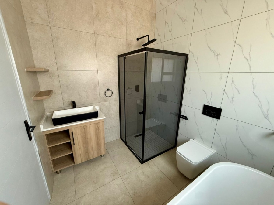 To Let 4 Bedroom Property for Rent in Melodie North West